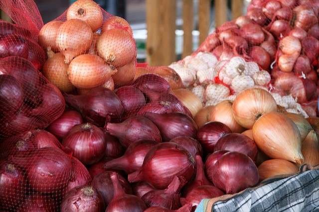 What are the benefits of sleeping with onions on your feet?